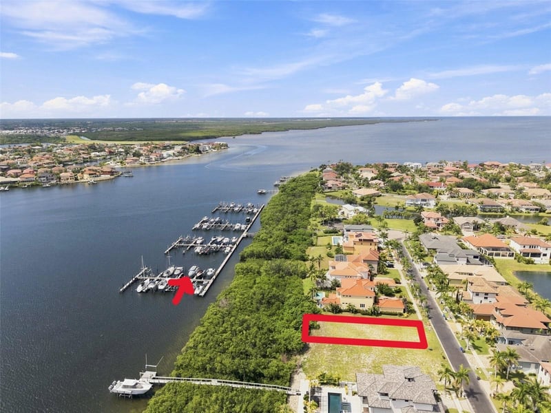 6111 Lagomar Ln, Apollo Beach, FL 33572