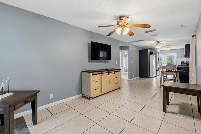 1171 Highland Ct, St Petersburg, FL 33701