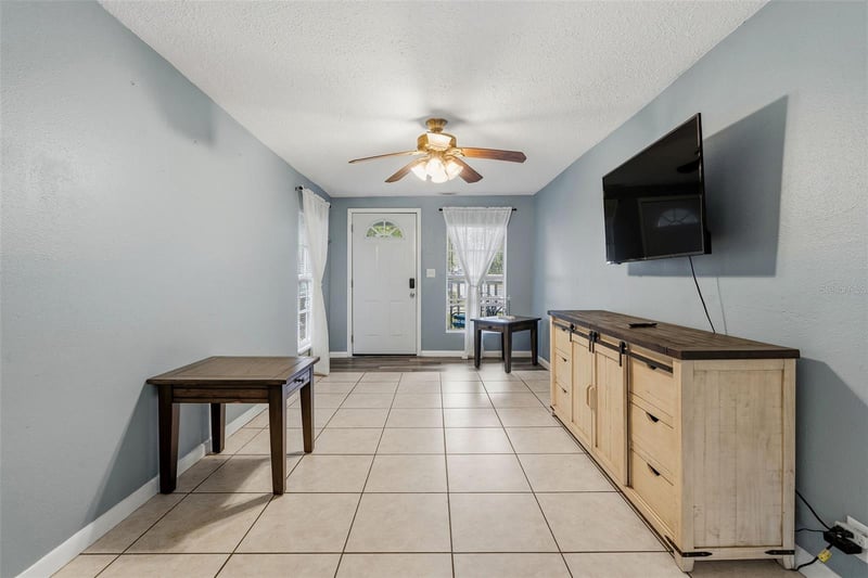 1171 Highland Ct, St Petersburg, FL 33701