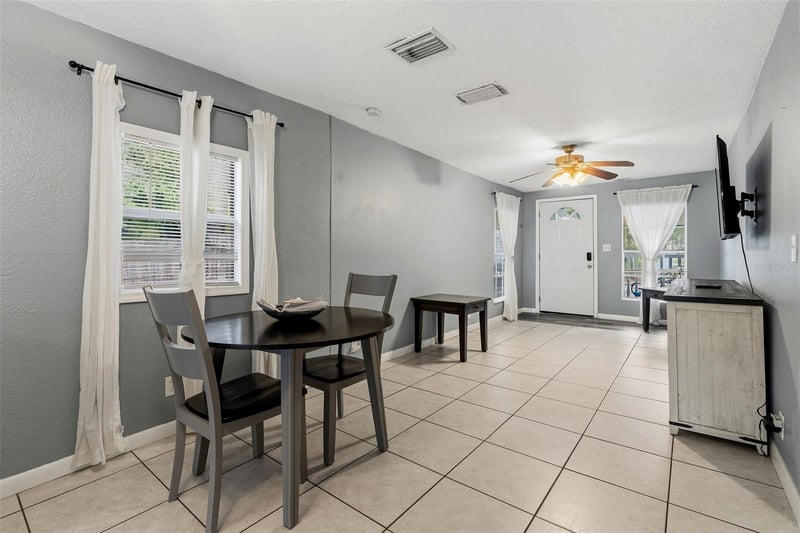1171 Highland Ct, St Petersburg, FL 33701