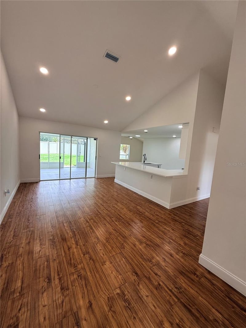 9207 Mill Cir, Tampa, FL 33647