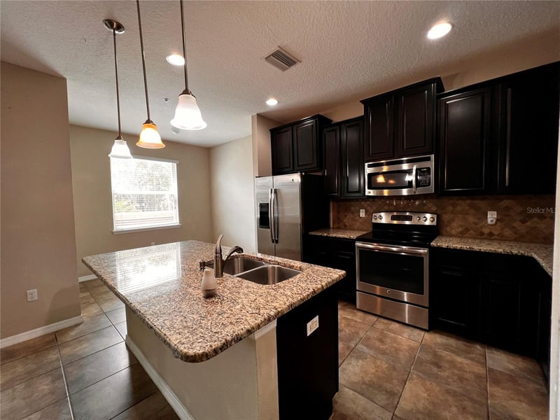 8613 Andalucia Field Dr, Tampa, FL 33637