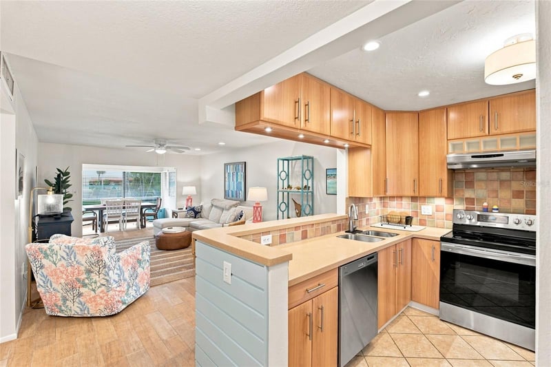 3868 Catalina Dr, Bradenton, FL 34210