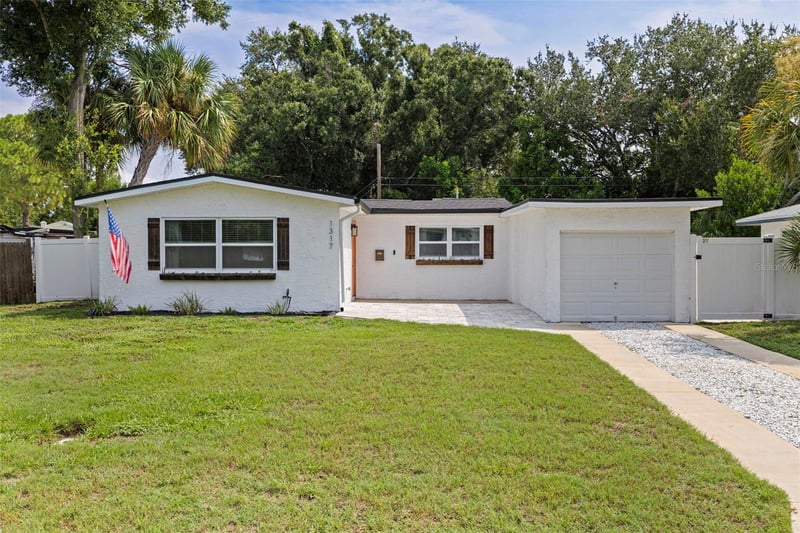 1317 Essex Dr, St Petersburg, FL 33710