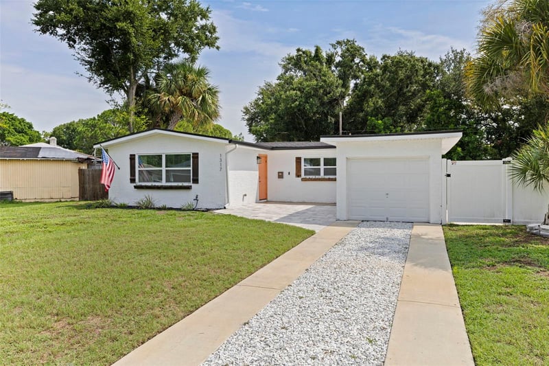 1317 Essex Dr, St Petersburg, FL 33710