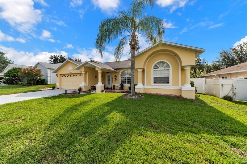 1622 Crazy Horse Dr, Lutz, FL 33548