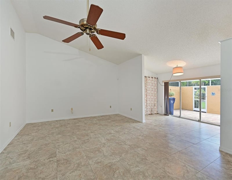 5506 37th St E #4, Bradenton, FL 34203