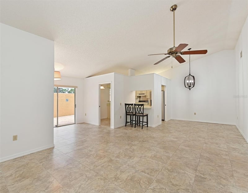 5506 37th St E #4, Bradenton, FL 34203