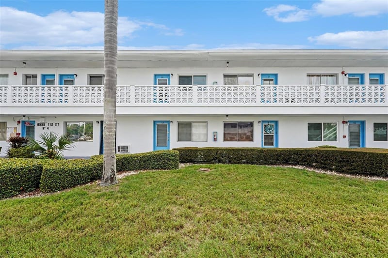 8555 112th St #204, Seminole, FL 33772