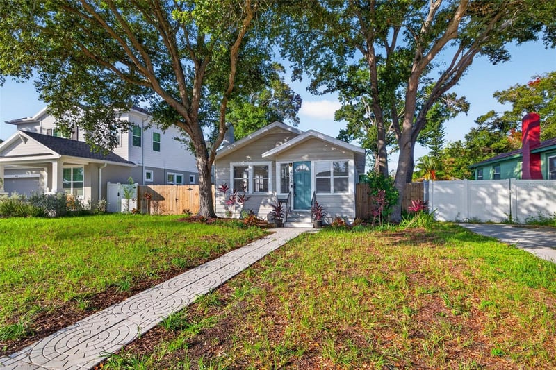 4624 Iris St, St Petersburg, FL 33714