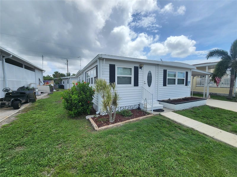 130 Capri Dr, Palmetto, FL 34221