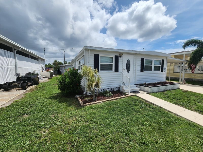 130 Capri Dr, Palmetto, FL 34221