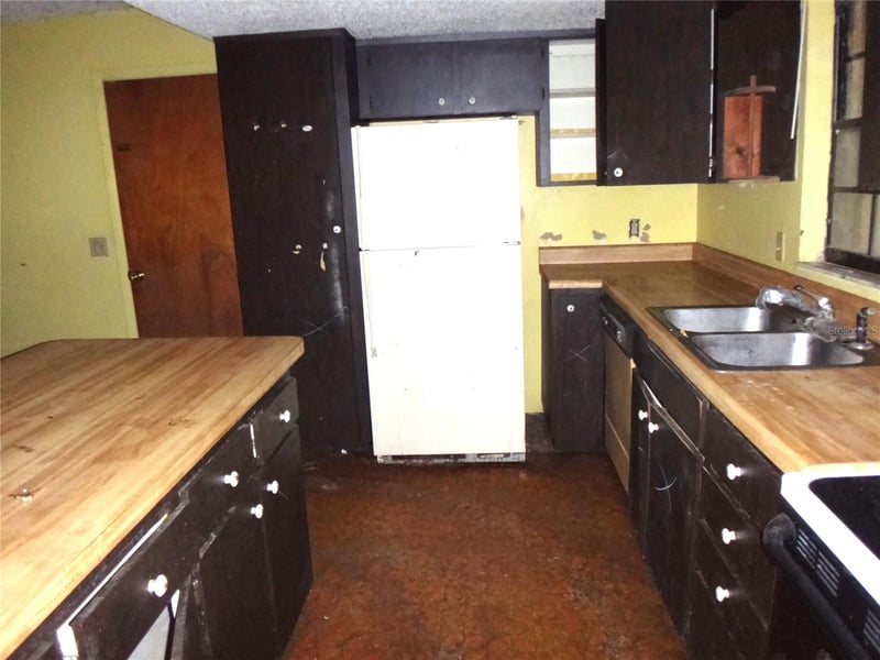 7556 23rd St, Zephyrhills, FL 33540