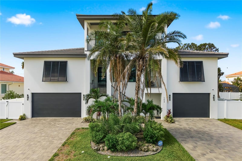 104 17th St, Belleair Beach, FL 33786