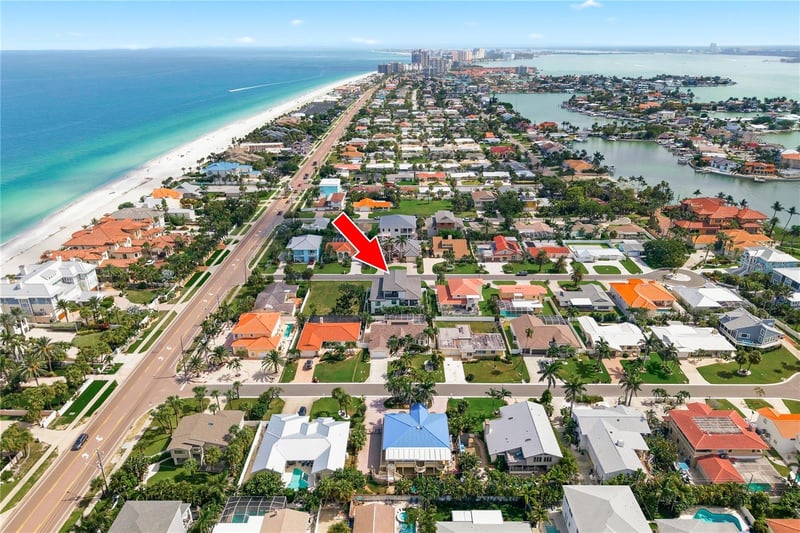 104 17th St, Belleair Beach, FL 33786