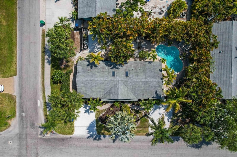 76 Shore Dr, Anna Maria, FL 34216