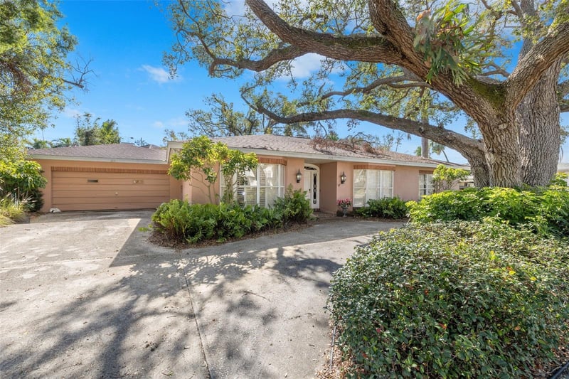 215 Snell Isle Blvd, St Petersburg, FL 33704