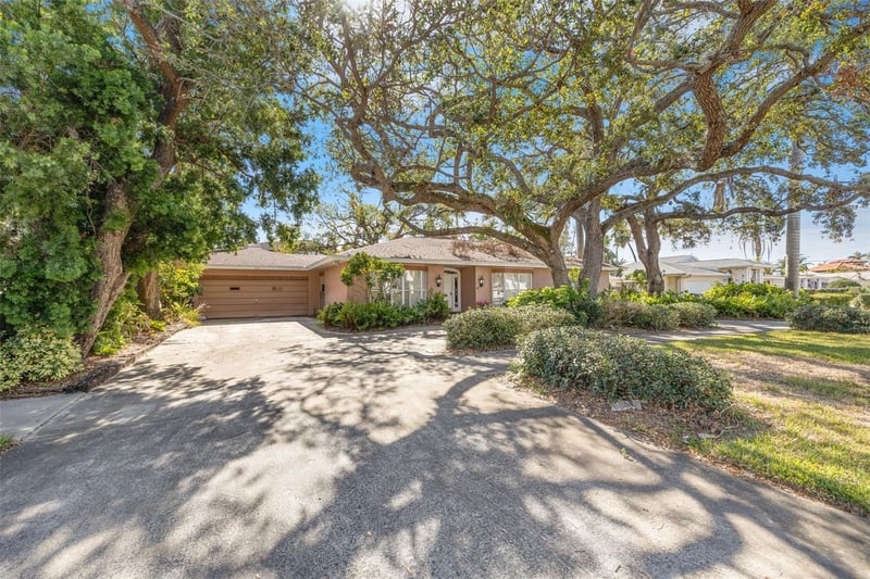 215 Snell Isle Blvd, St Petersburg, FL 33704
