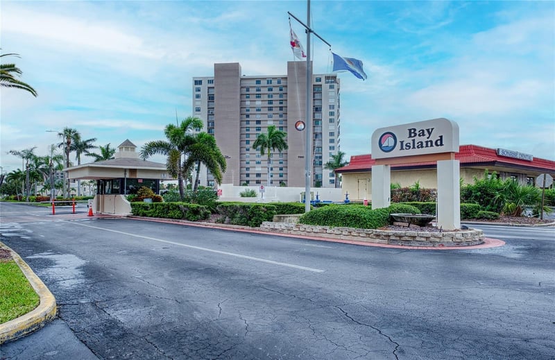 7400 Sun Island Dr #709, South Pasadena, FL 33707