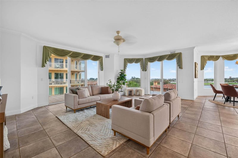 555 5th Ave #521, St Petersburg, FL 33701