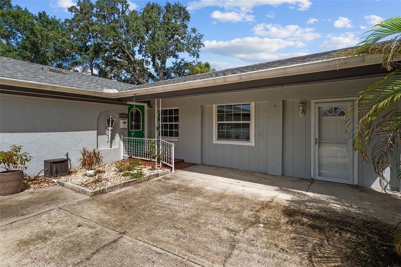 7002 Applewood Ct, Tampa, FL 33615