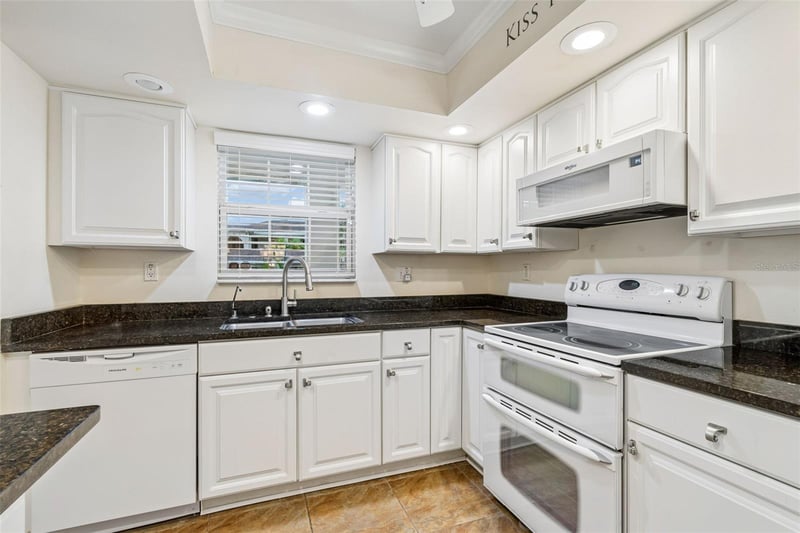 10387 Carrollwood Ln #303, Tampa, FL 33618
