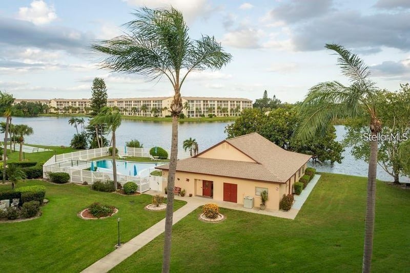 4135 Lake Bayshore Dr #504, Bradenton, FL 34205