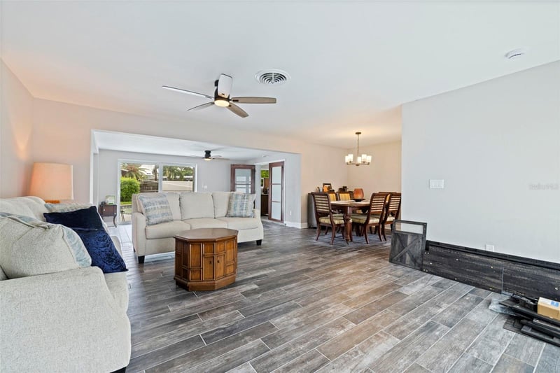 7073 Shore Dr, St Petersburg, FL 33707