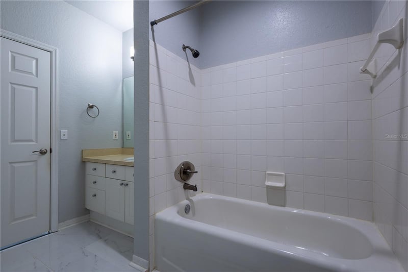 18001 Richmond Place Dr #427, Tampa, FL 33647