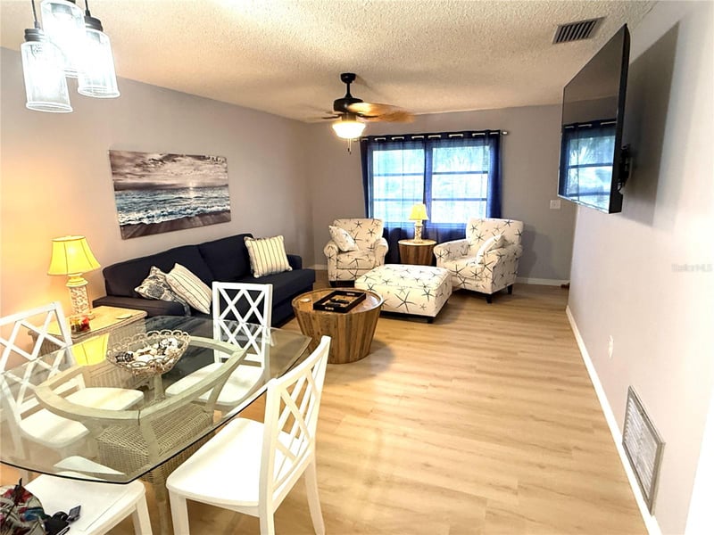 390 301 Blvd #1B, Bradenton, FL 34205