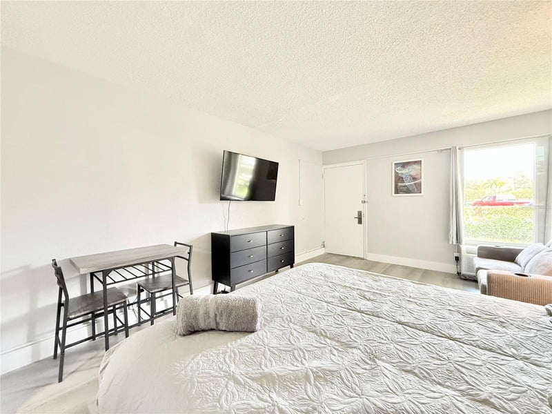 7150 Tamiami Trl #C126, Sarasota, FL 34243