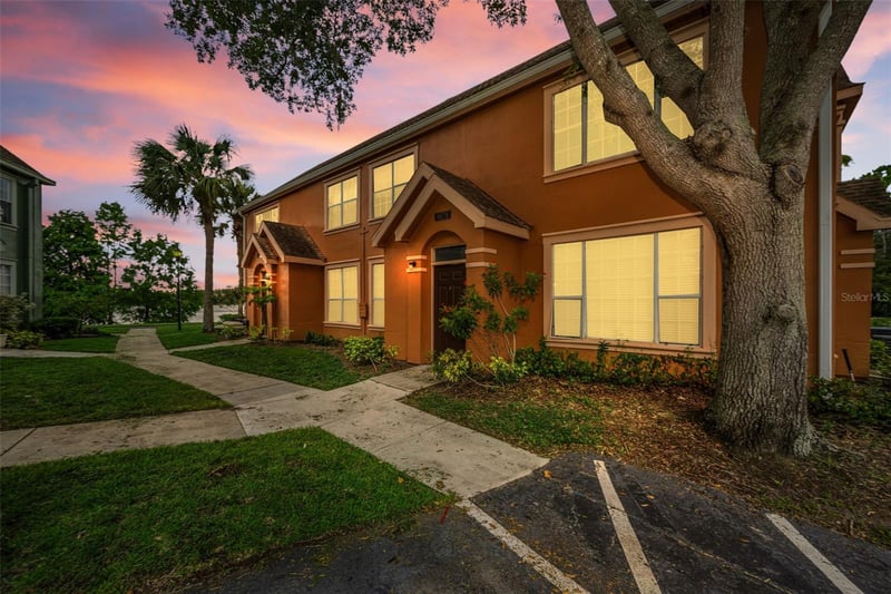 9078 Lake Chase Island Way #9078, Tampa, FL 33626