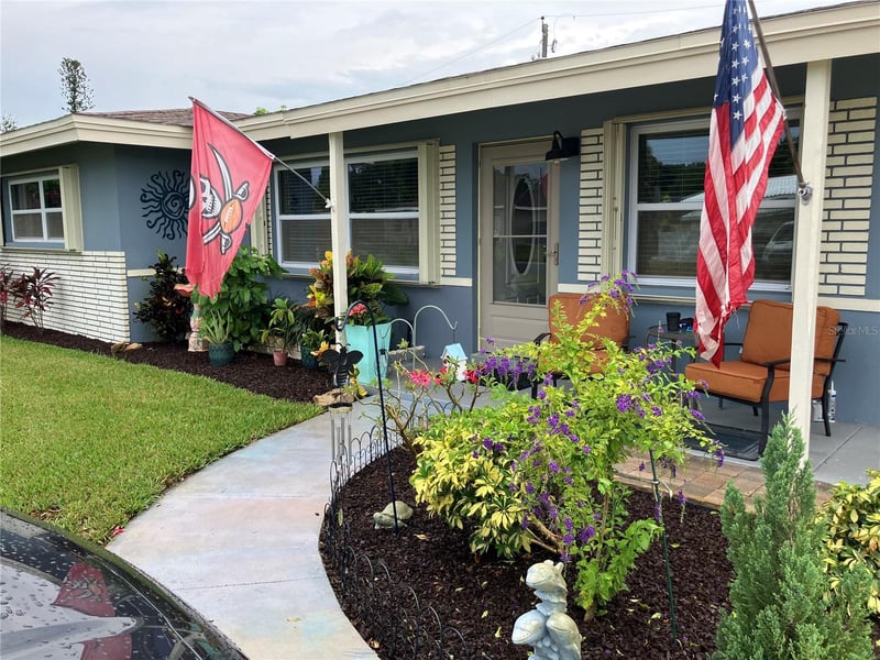968 62nd Pl, St Petersburg, FL 33705