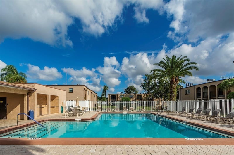 7701 Starkey Rd #521, Seminole, FL 33777