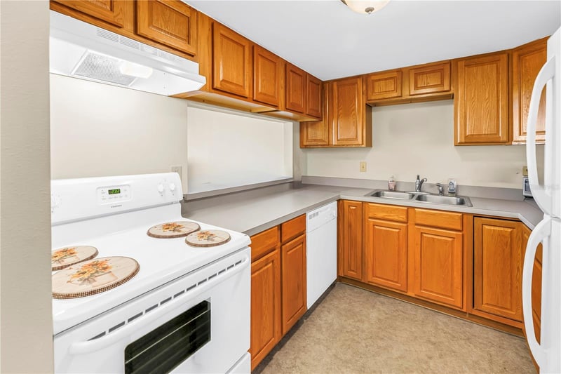 7701 Starkey Rd #521, Seminole, FL 33777