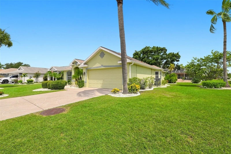 2242 Del Webb Blvd, Sun City Center, FL 33573