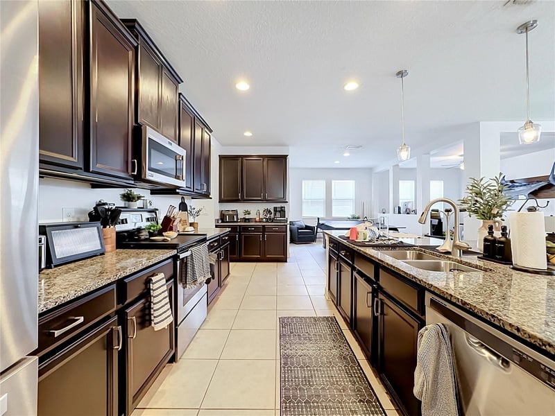 10457 Waterstone Dr, Riverview, FL 33578