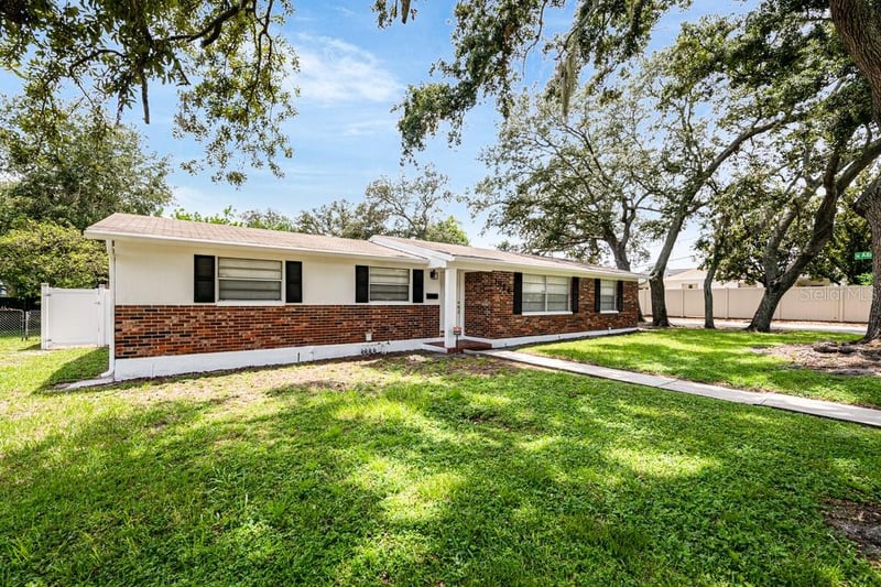 1924 North St, Tampa, FL 33604