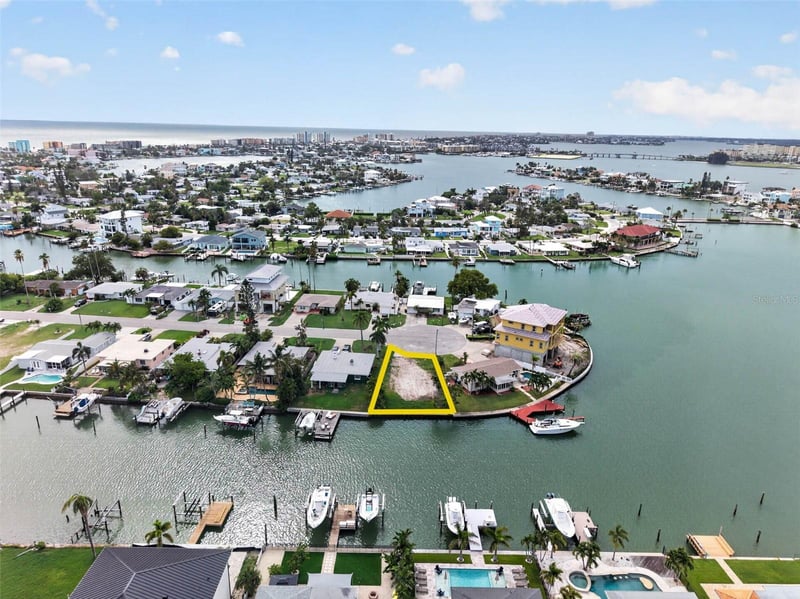 643 Normandy Rd, Madeira Beach, FL 33708