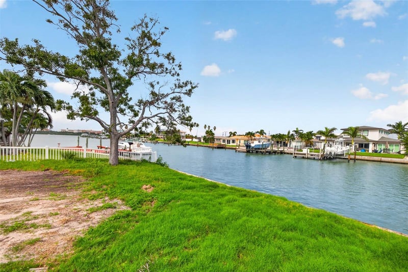 643 Normandy Rd, Madeira Beach, FL 33708