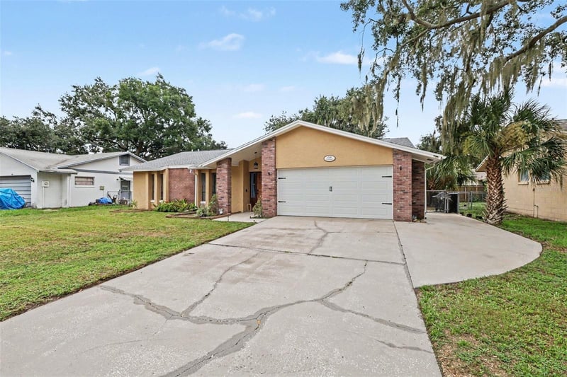 819 Crosswinds Dr, Brandon, FL 33511