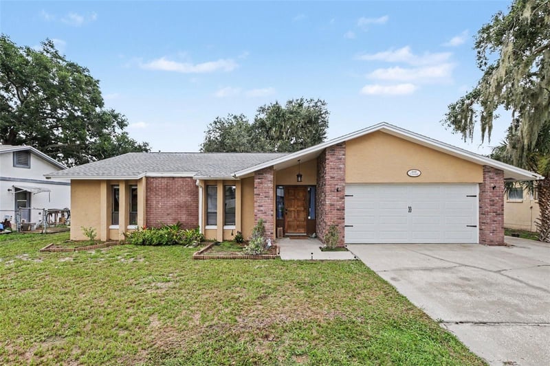 819 Crosswinds Dr, Brandon, FL 33511