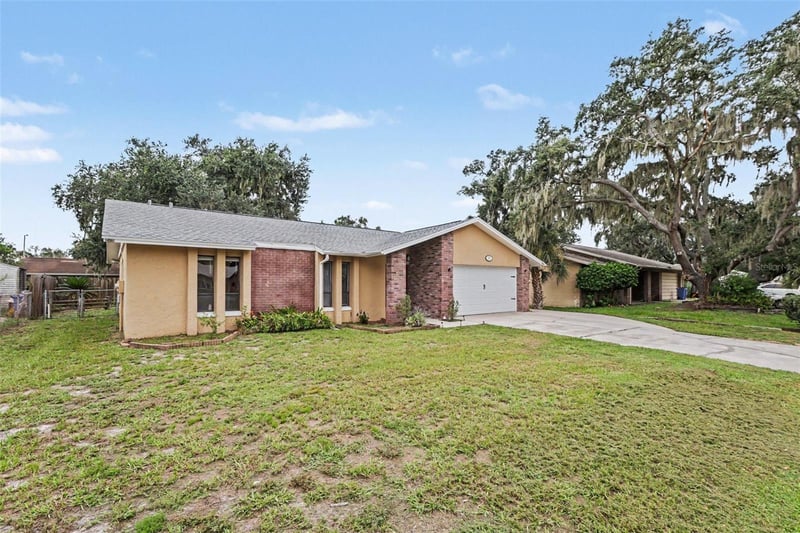 819 Crosswinds Dr, Brandon, FL 33511
