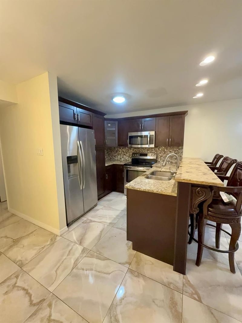 9109 Hillsborough Ave #J109, Tampa, FL 33615