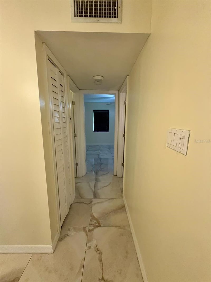 9109 Hillsborough Ave #J109, Tampa, FL 33615