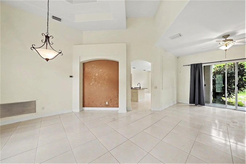 12516 Leatherleaf Dr, Tampa, FL 33626