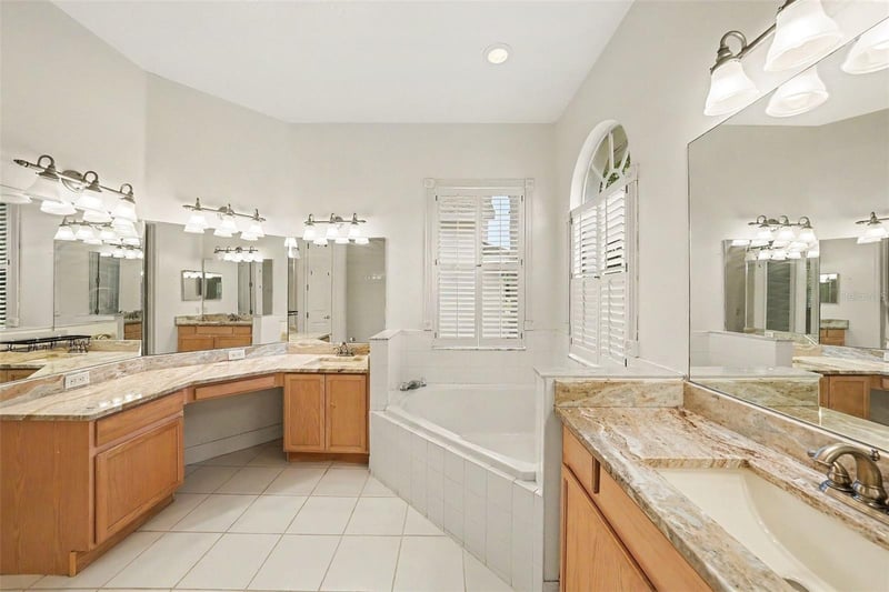 12516 Leatherleaf Dr, Tampa, FL 33626