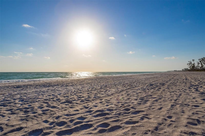 561 Gulf Bay Rd, Longboat Key, FL 34228