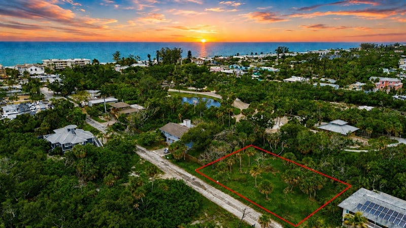 561 Gulf Bay Rd, Longboat Key, FL 34228
