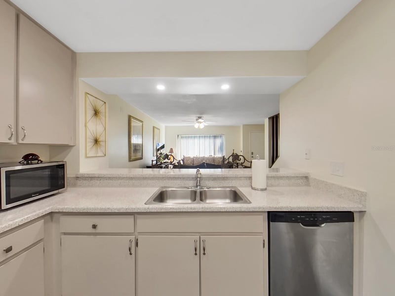 7805 Amberlea Ct, Temple Terrace, FL 33637